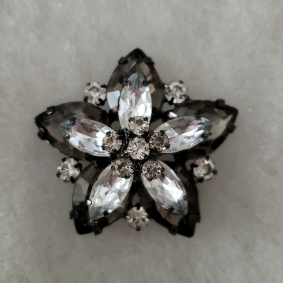 Brooches - Picture 3 of 5